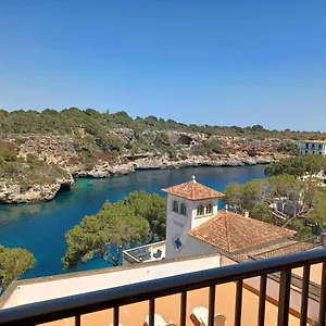 la-marina-hostal.allmallorcahotels.com/